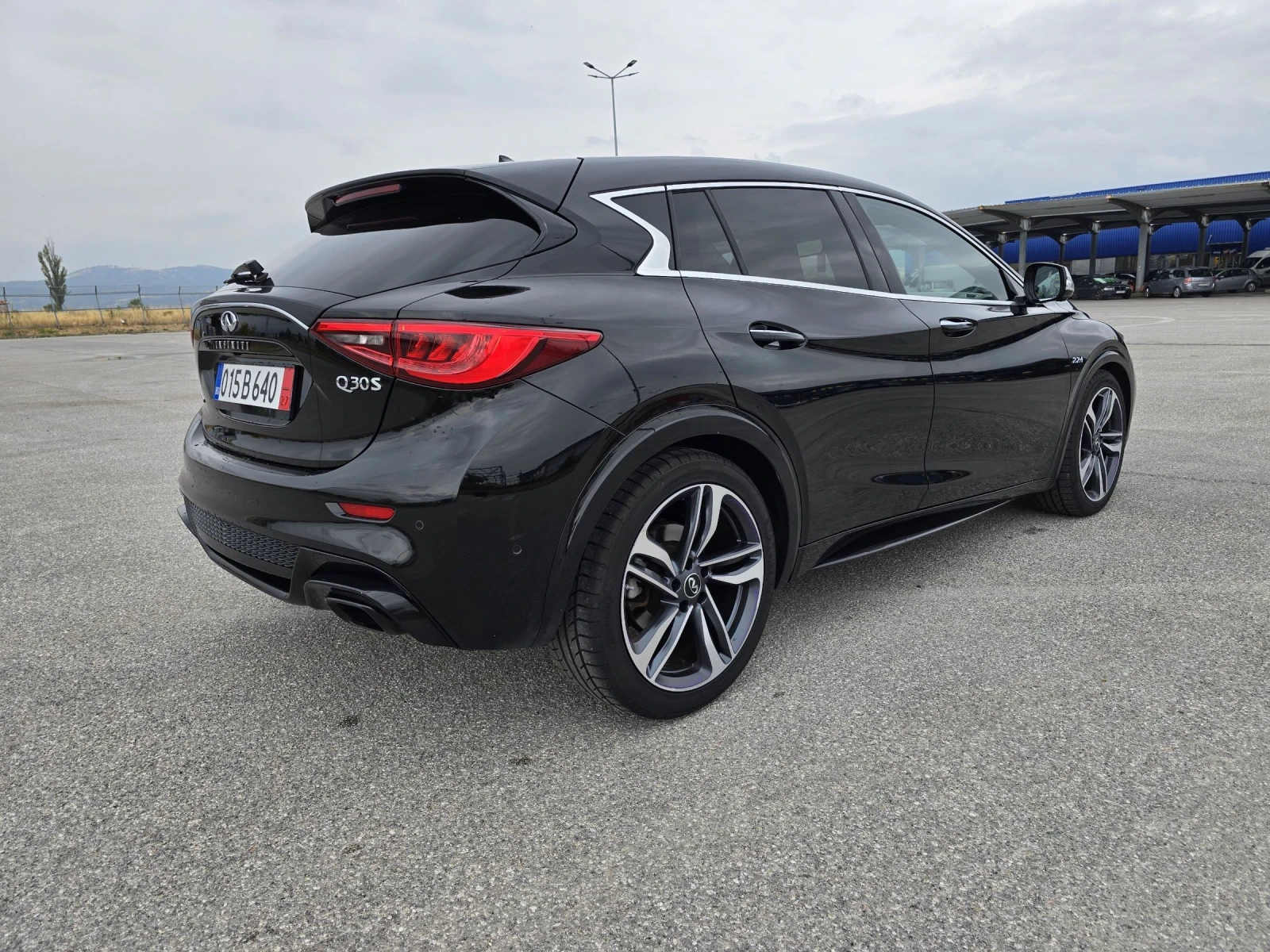 Infiniti Q30 QS30 4X4 - изображение 8