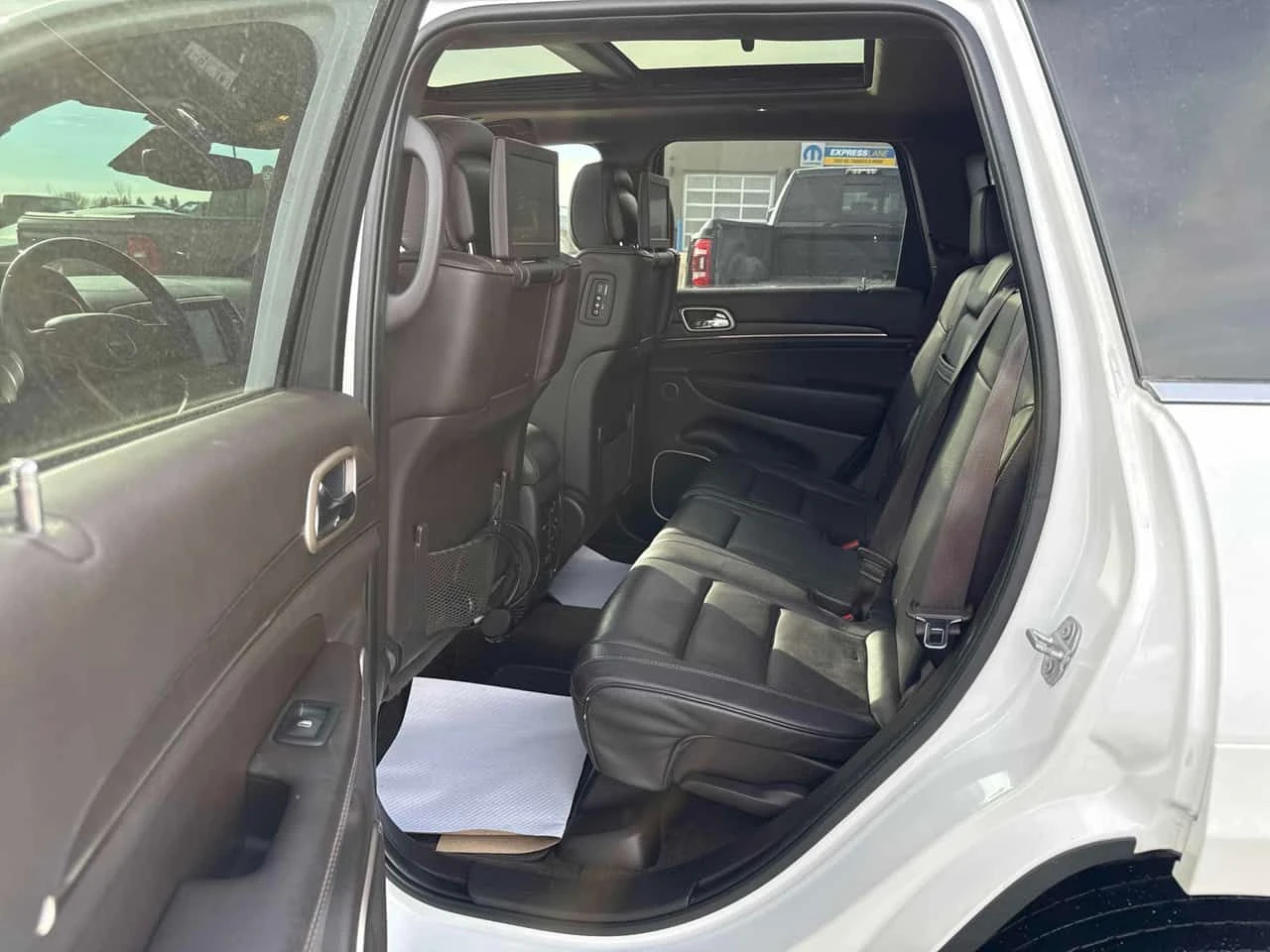 Jeep Grand cherokee * Summit * CARFAX * ЦЕНА ДО БГ, снимка 11 - Автомобили и джипове - 53894927