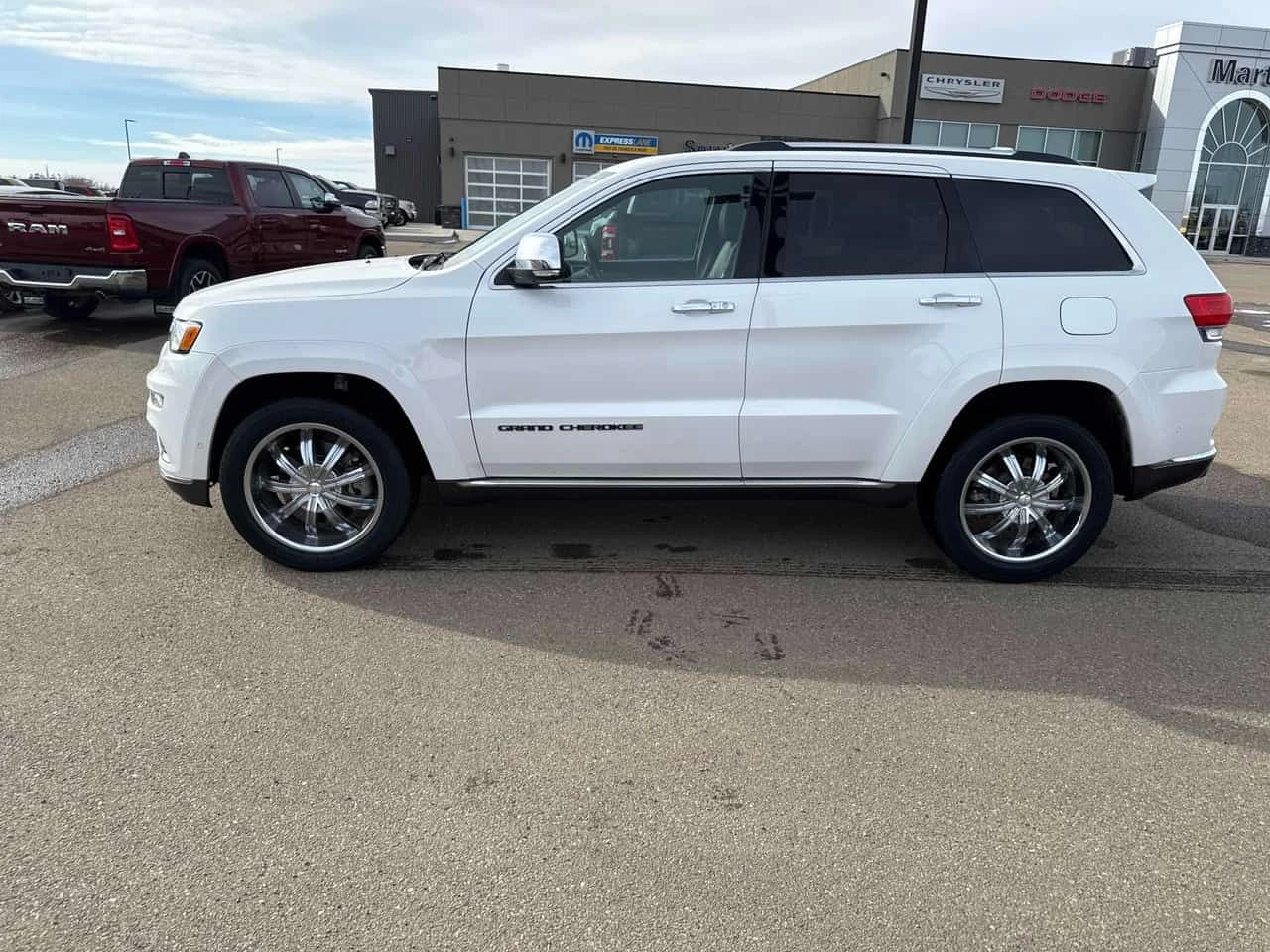 Jeep Grand cherokee * Summit * CARFAX * ЦЕНА ДО БГ, снимка 2 - Автомобили и джипове - 53894927