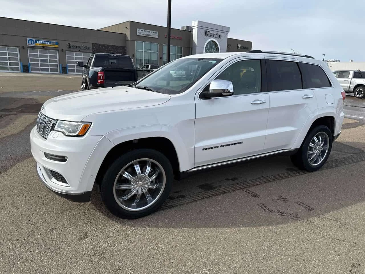 Jeep Grand cherokee * Summit * CARFAX * ЦЕНА ДО БГ | Auto.bg — изображение 1