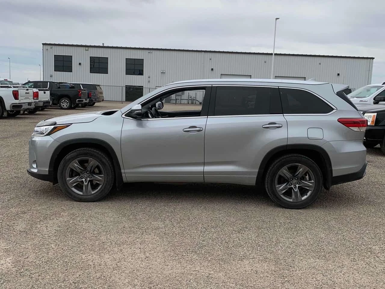 Toyota Highlander * Limited * 2 КЛЮЧА* PANO* KEYLESS* ПОДГРЕВ* , снимка 2 - Автомобили и джипове - 54332027