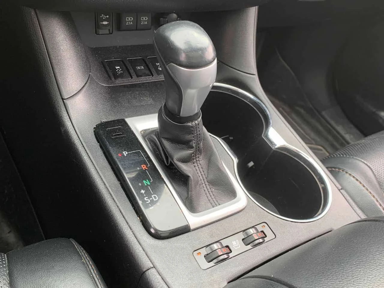 Toyota Highlander * Limited * 2 КЛЮЧА* PANO* KEYLESS* ПОДГРЕВ* , снимка 10 - Автомобили и джипове - 54332027