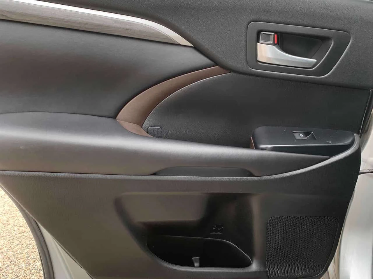 Toyota Highlander * Limited * 2 КЛЮЧА* PANO* KEYLESS* ПОДГРЕВ* , снимка 12 - Автомобили и джипове - 54332027