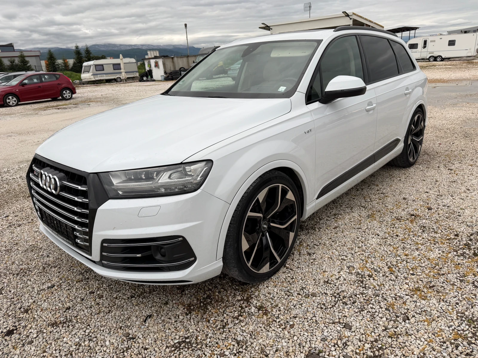 Audi SQ7 4.0 V8T quattro* Matrix-LED* Exclusive* , снимка 3 - Автомобили и джипове - 54724682