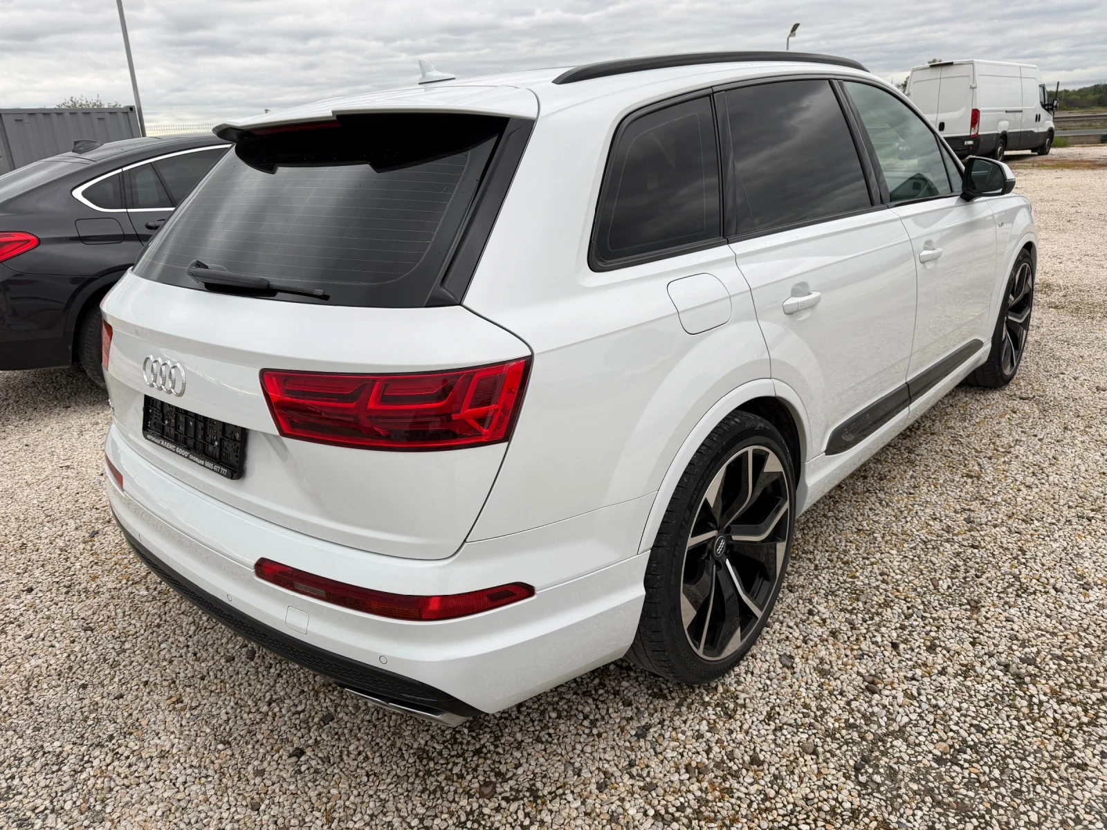 Audi SQ7 4.0 V8T quattro* Matrix-LED* Exclusive* , снимка 6 - Автомобили и джипове - 54724682