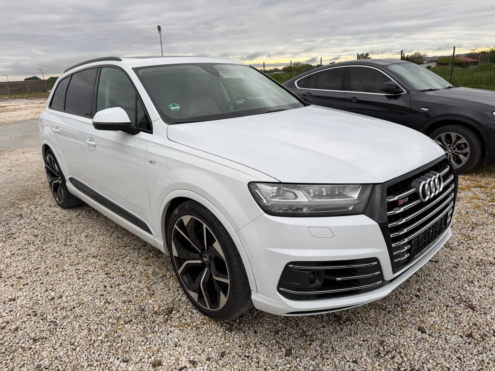 Audi SQ7 4.0 V8T quattro* Matrix-LED* Exclusive* , снимка 2 - Автомобили и джипове - 54724682