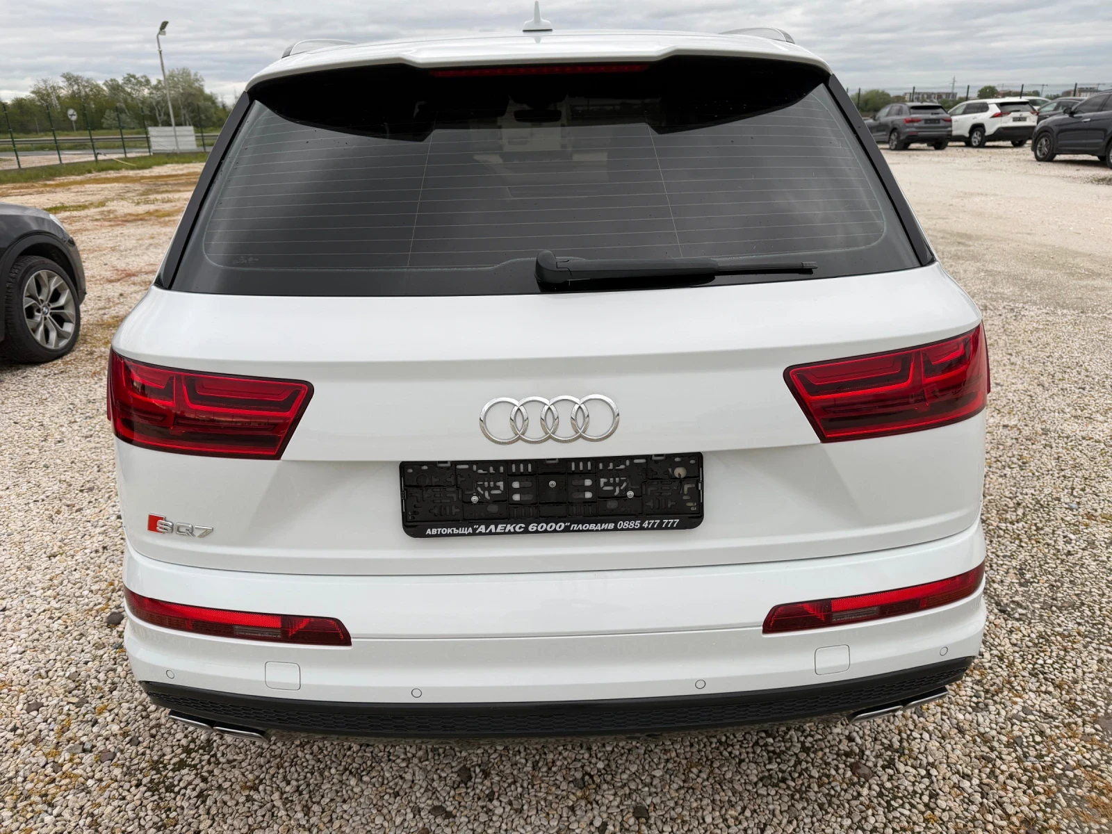 Audi SQ7 4.0 V8T quattro* Matrix-LED* Exclusive* , снимка 5 - Автомобили и джипове - 54724682
