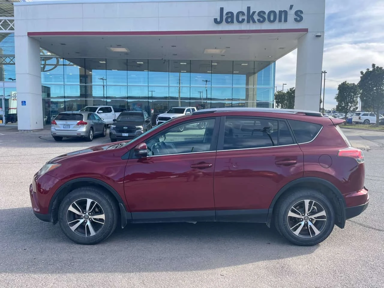 Toyota Rav4 * LE * АВТОКРЕДИТ БЕЗ ПЪРВОНАЧАЛНА ВНОСКА* , снимка 2 - Автомобили и джипове - 56247052