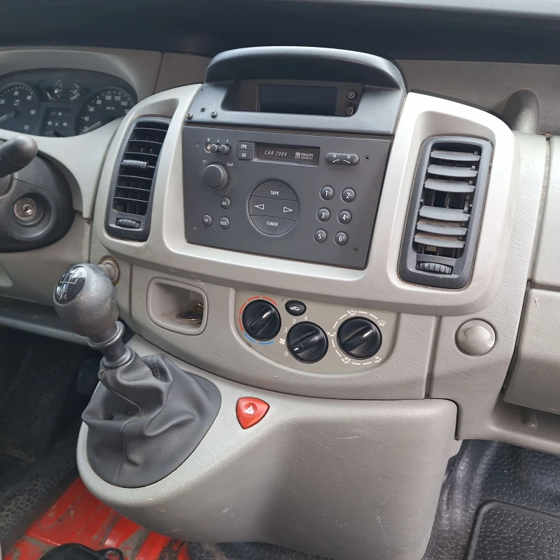 Opel Vivaro, снимка 11 - Бусове и автобуси - 48986058