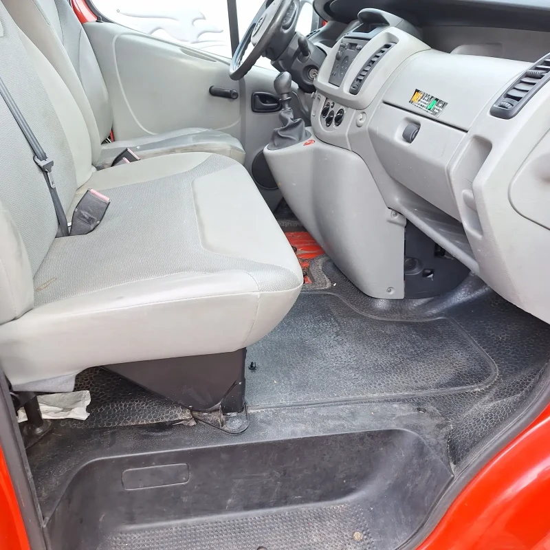 Opel Vivaro, снимка 12 - Бусове и автобуси - 48986058