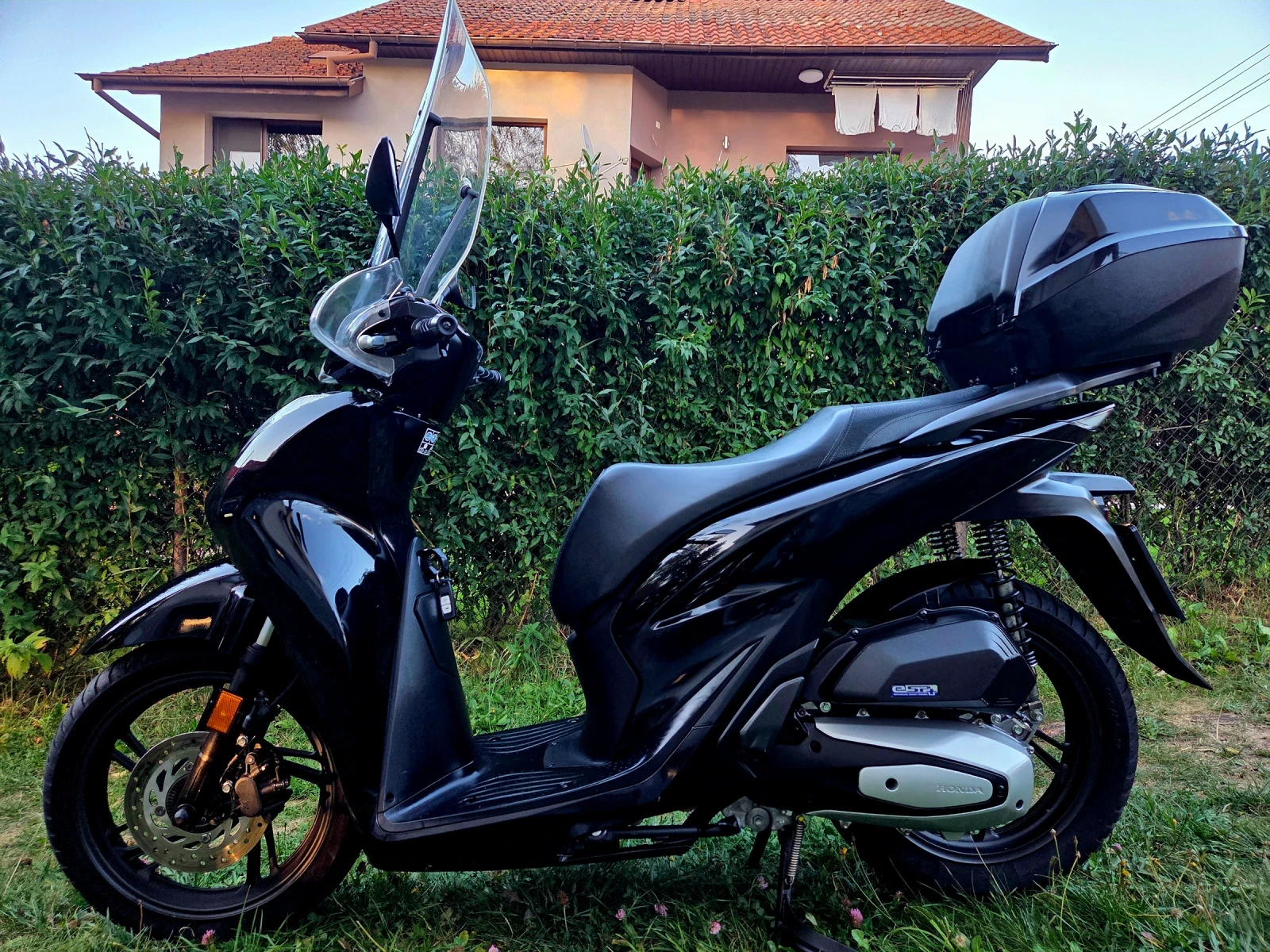 Honda Sh 125i , ABS, START-STOP, TC, LED , KEYLESS GO , TOP, снимка 5 - Мотоциклети и мототехника - 56059902