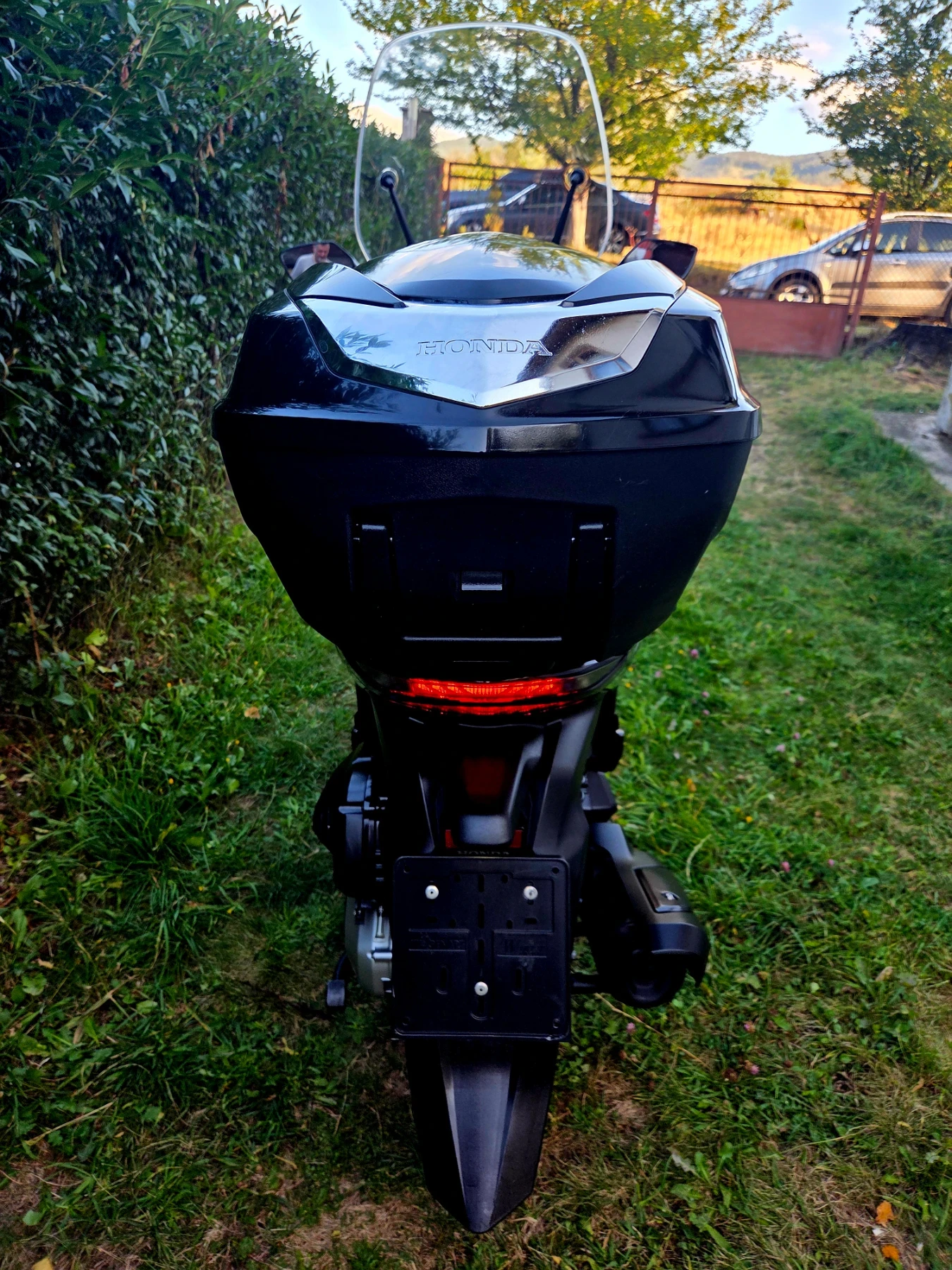 Honda Sh 125i , ABS, START-STOP, TC, LED , KEYLESS GO , TOP, снимка 14 - Мотоциклети и мототехника - 56059902