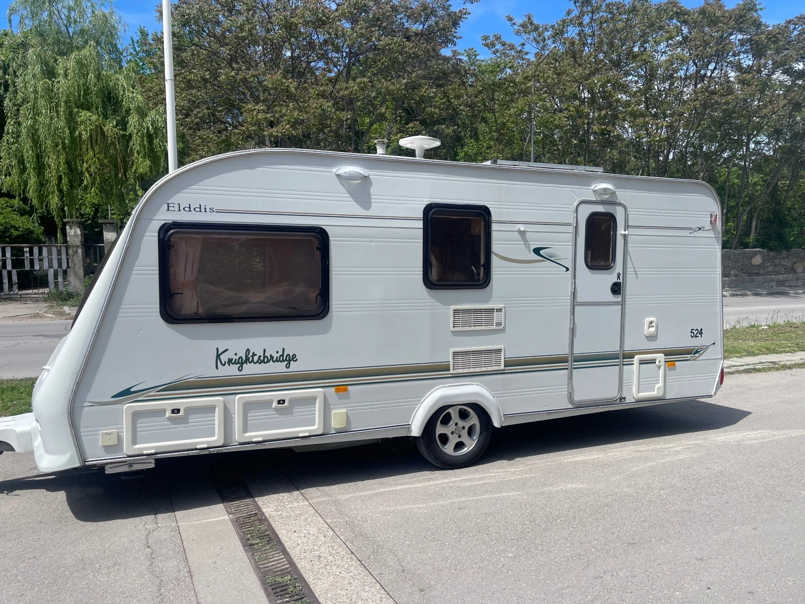 Каравана Eldis Knightsbridge 524, снимка 5 - Каравани и кемпери - 55500905