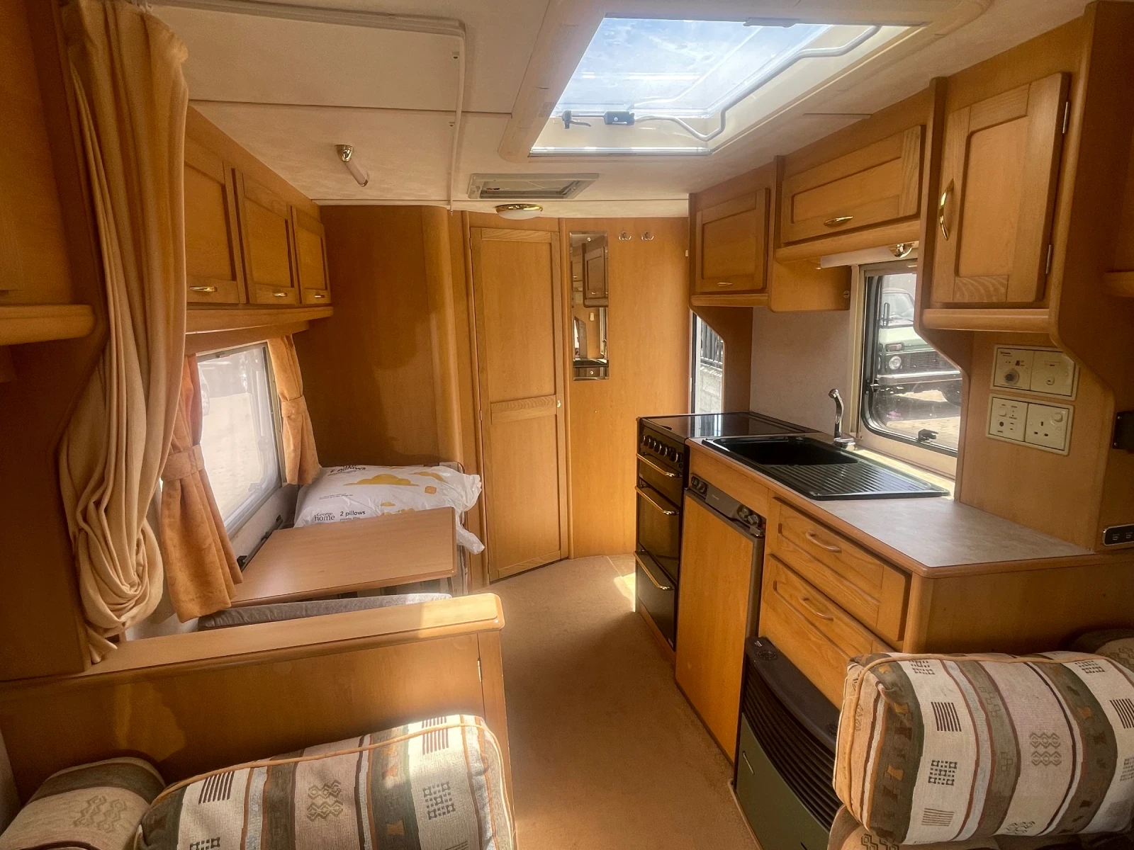 Каравана Eldis Knightsbridge 524, снимка 10 - Каравани и кемпери - 55500905