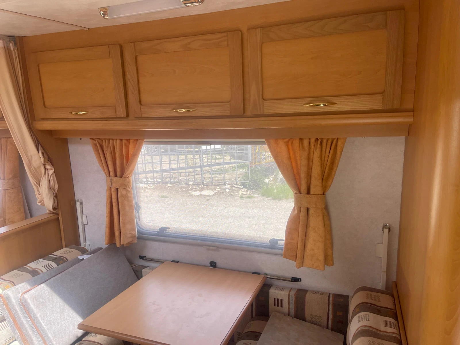 Каравана Eldis Knightsbridge 524, снимка 16 - Каравани и кемпери - 55500905