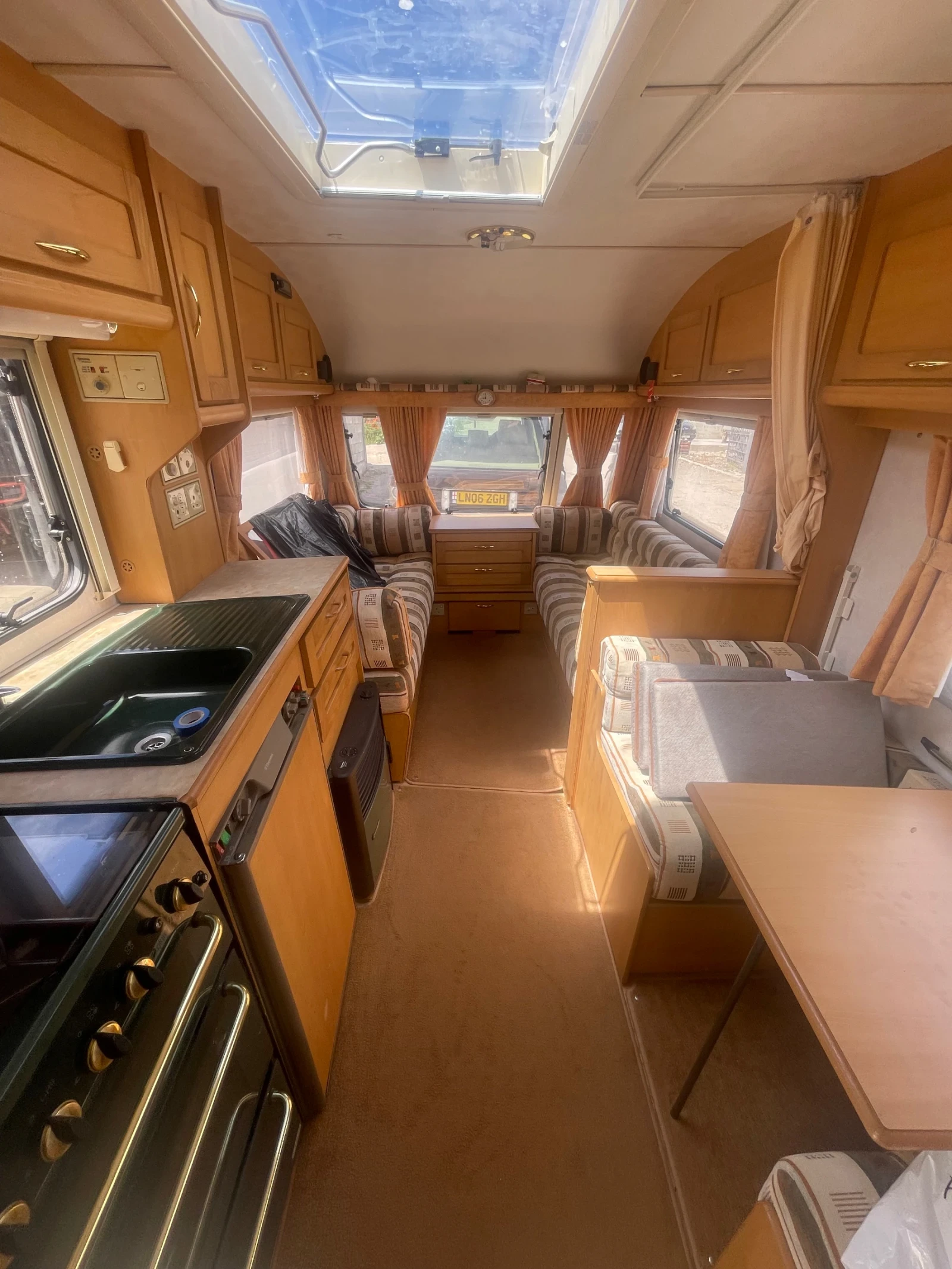 Каравана Eldis Knightsbridge 524, снимка 15 - Каравани и кемпери - 55500905