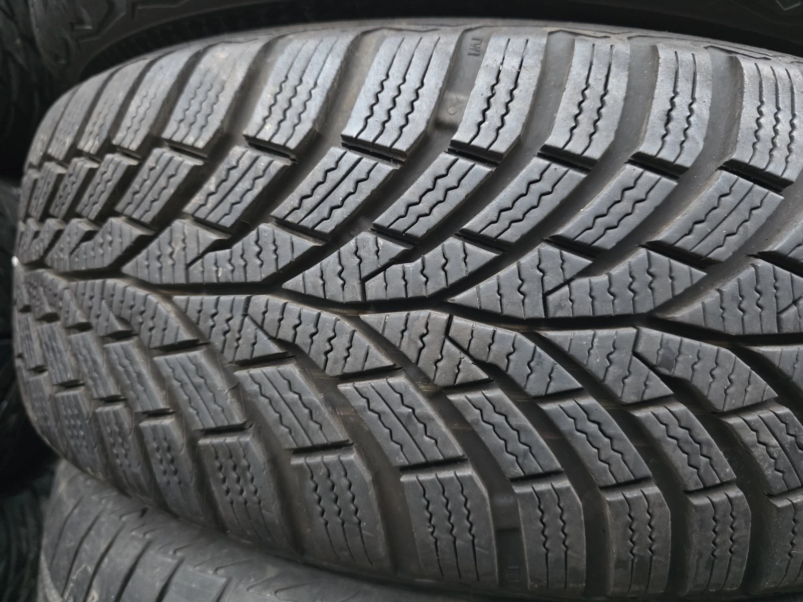 Гуми Зимни 185/55R15, снимка 2 - Гуми и джанти - 56725548