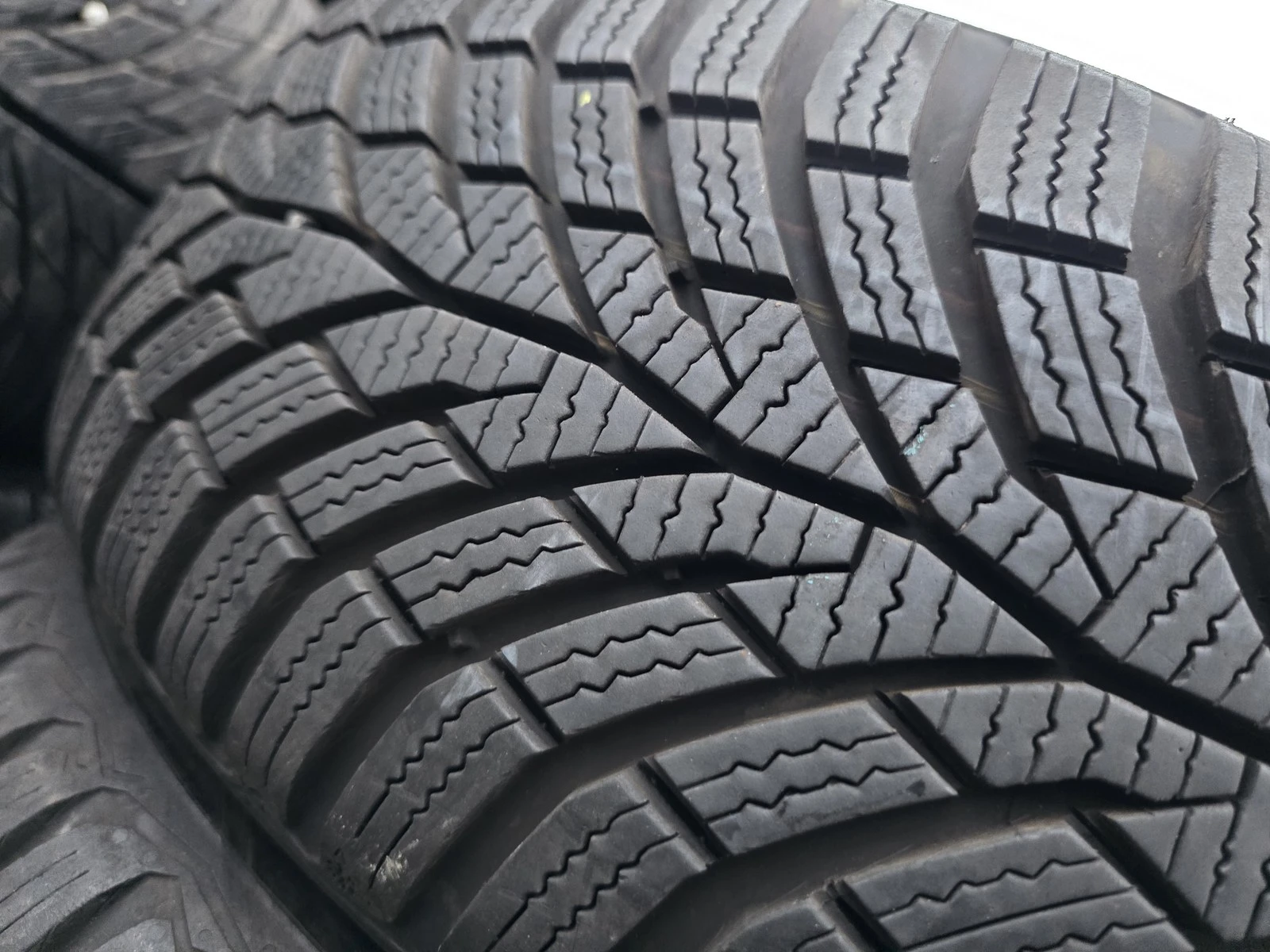 Гуми Зимни 185/55R15, снимка 3 - Гуми и джанти - 56725548