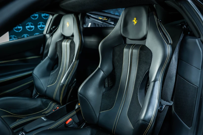 Ferrari F8 Tributo* Carbon* Alcantara, снимка 12 - Автомобили и джипове - 47253375