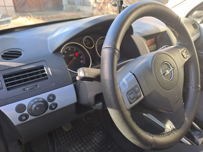 Opel Astra 1, 8 комби , снимка 13 - Автомобили и джипове - 48206525