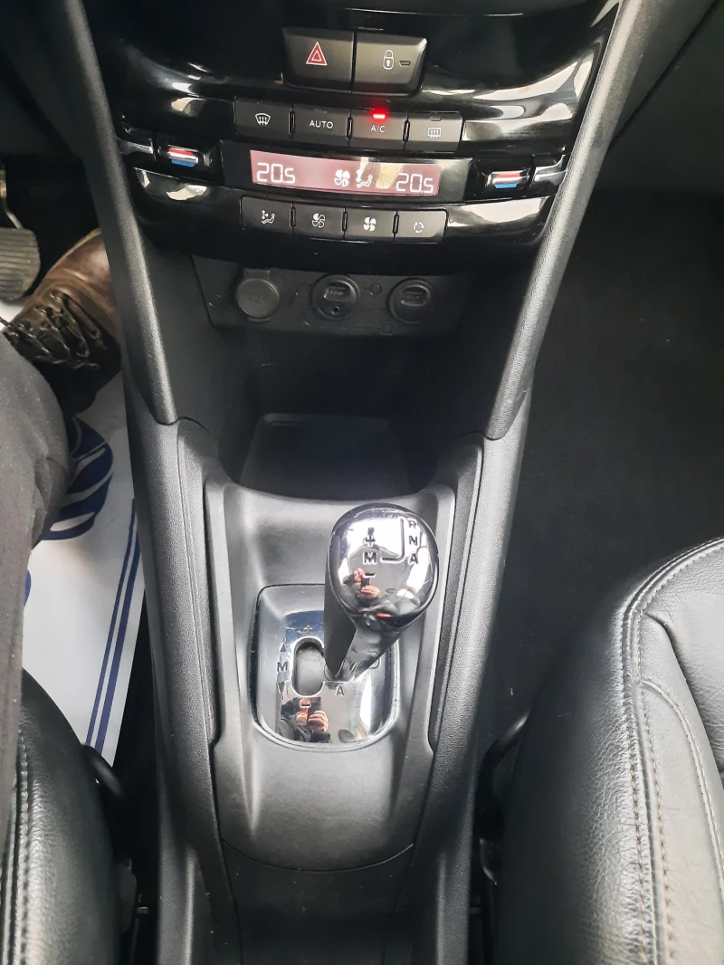 Peugeot 208 201та КОЖА, АВТОМАТ, НОВА!, снимка 12 - Автомобили и джипове - 48371067