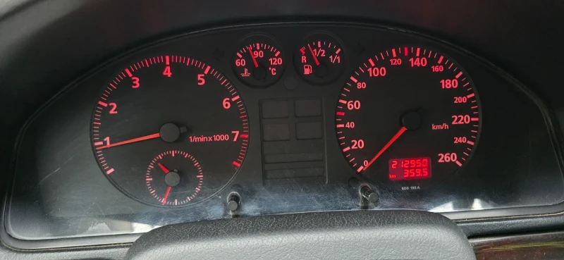 Audi A4 1.8Т QUATTRO, снимка 5 - Автомобили и джипове - 52468456