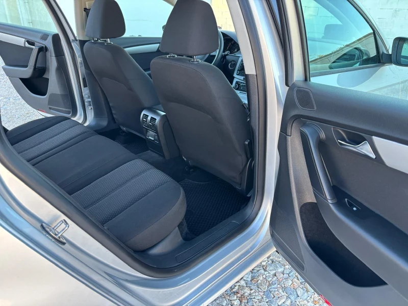 VW Passat 1.6 tdi, снимка 10 - Автомобили и джипове - 53489009