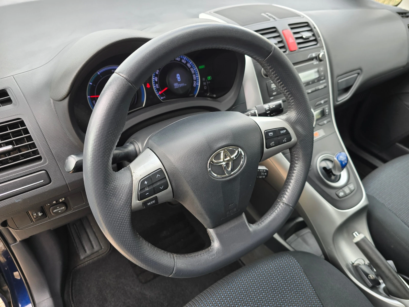 Toyota Auris 1.8VVT-I  HYBRID - изображение 9