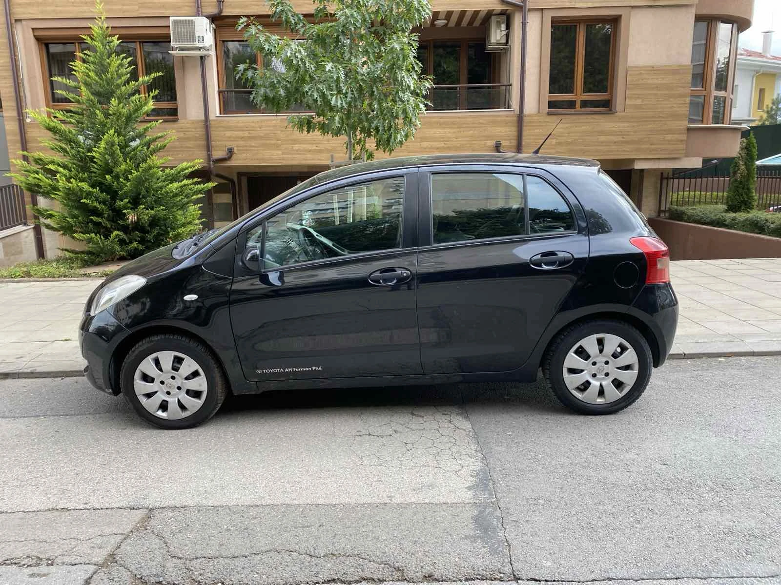 Toyota Yaris Бензин, Отличен - изображение 4