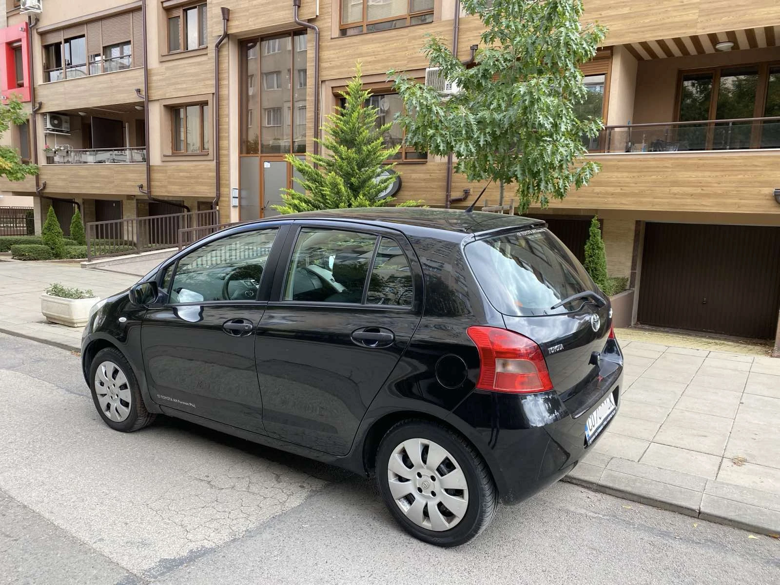 Toyota Yaris Бензин, Отличен - изображение 8