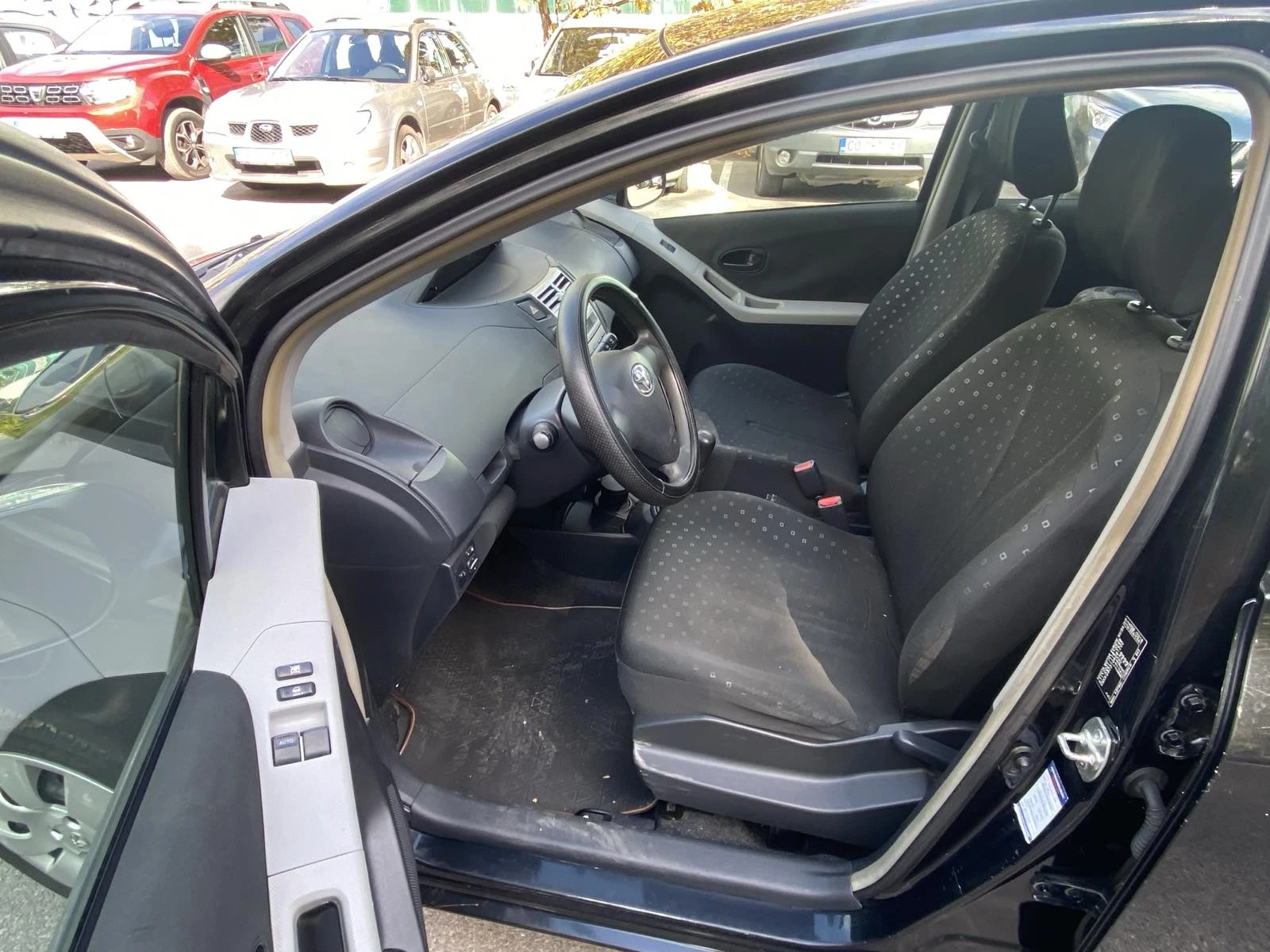 Toyota Yaris Бензин, Отличен - изображение 10