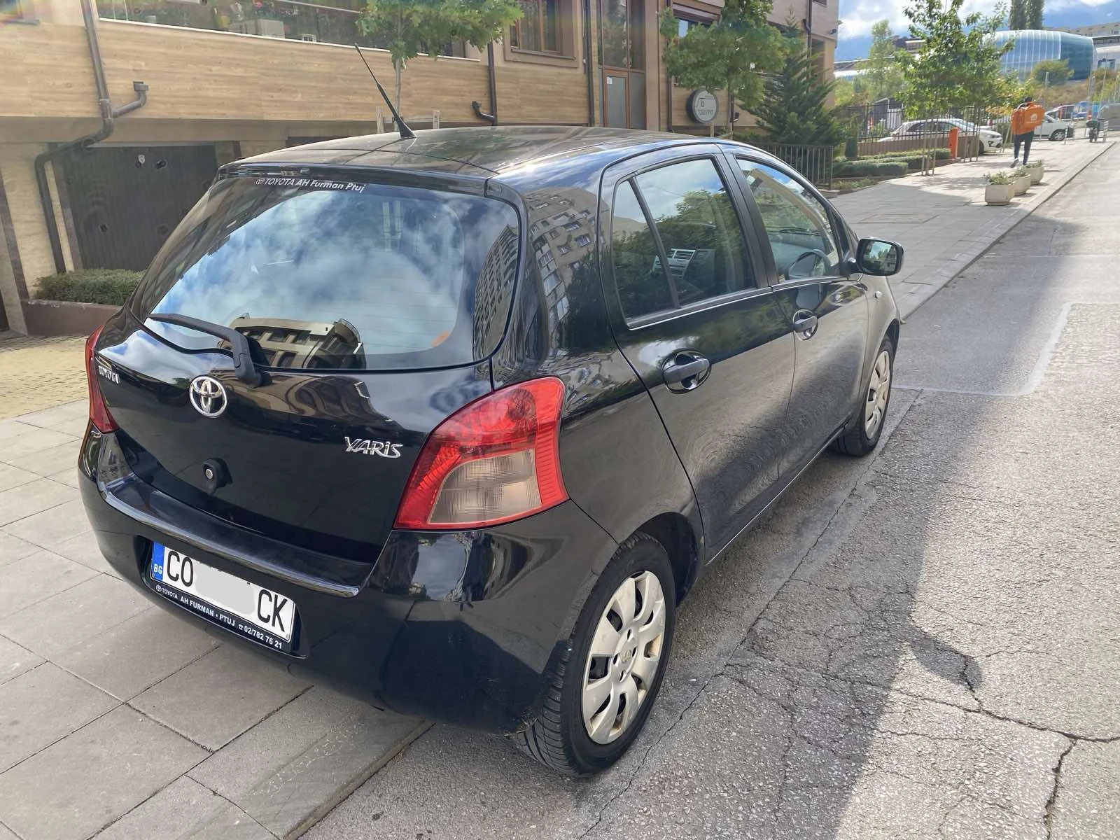 Toyota Yaris Бензин, Отличен - изображение 9