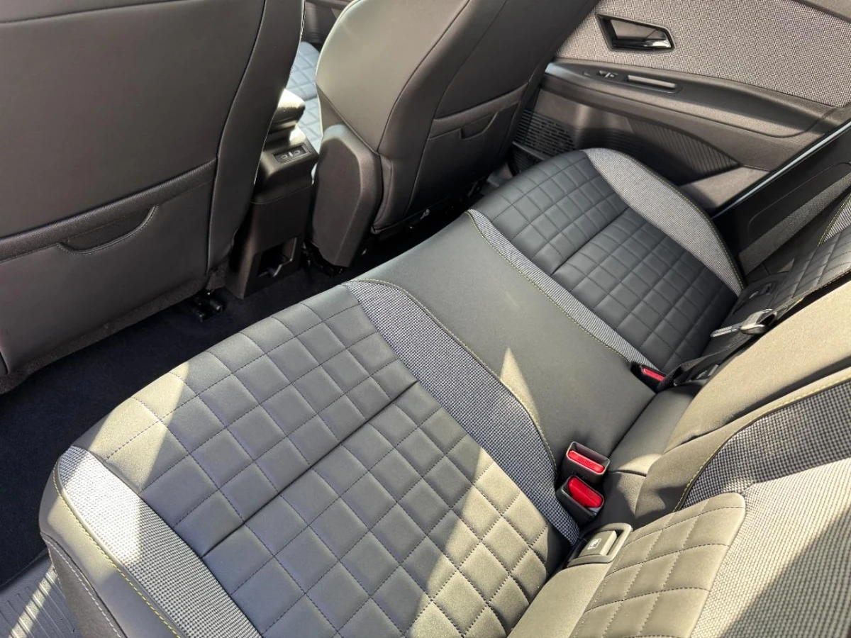 Renault 4 E-Tech Iconic НОВ, снимка 9 - Автомобили и джипове - 54155998