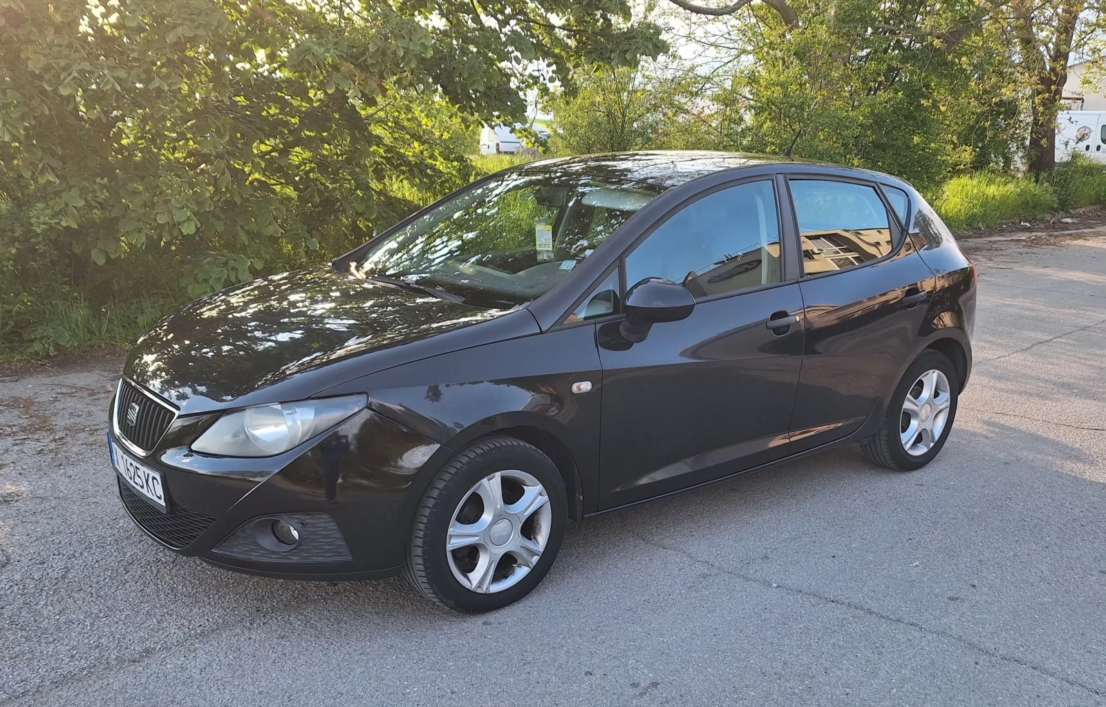 Seat Ibiza 1.2tdi, снимка 2 - Автомобили и джипове - 54391626