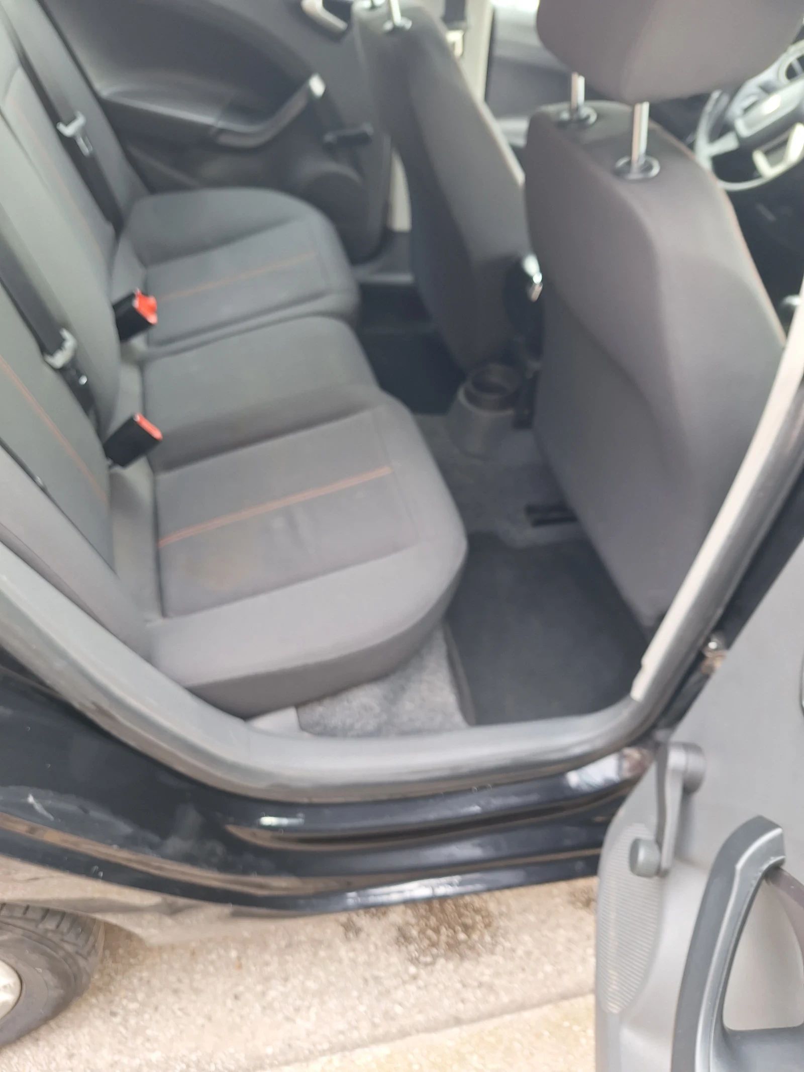 Seat Ibiza 1.2tdi, снимка 10 - Автомобили и джипове - 54391626