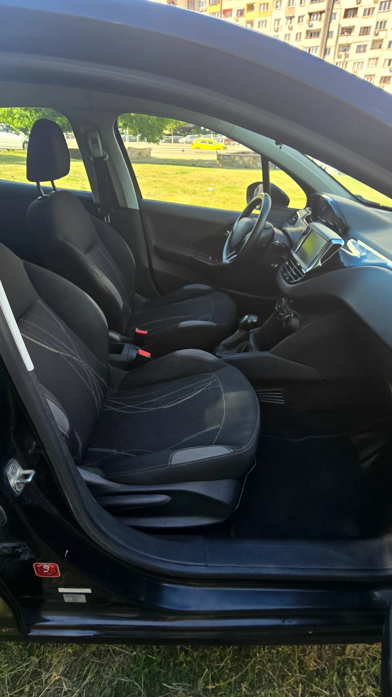 Peugeot 208 1.4 HDI, снимка 15 - Автомобили и джипове - 54736334