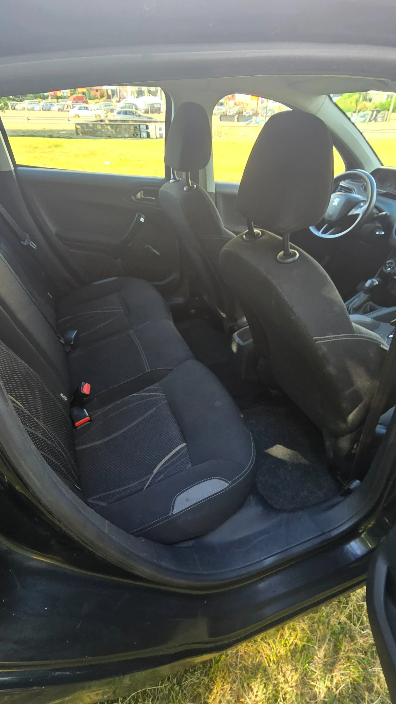 Peugeot 208 1.4 HDI, снимка 14 - Автомобили и джипове - 54736334