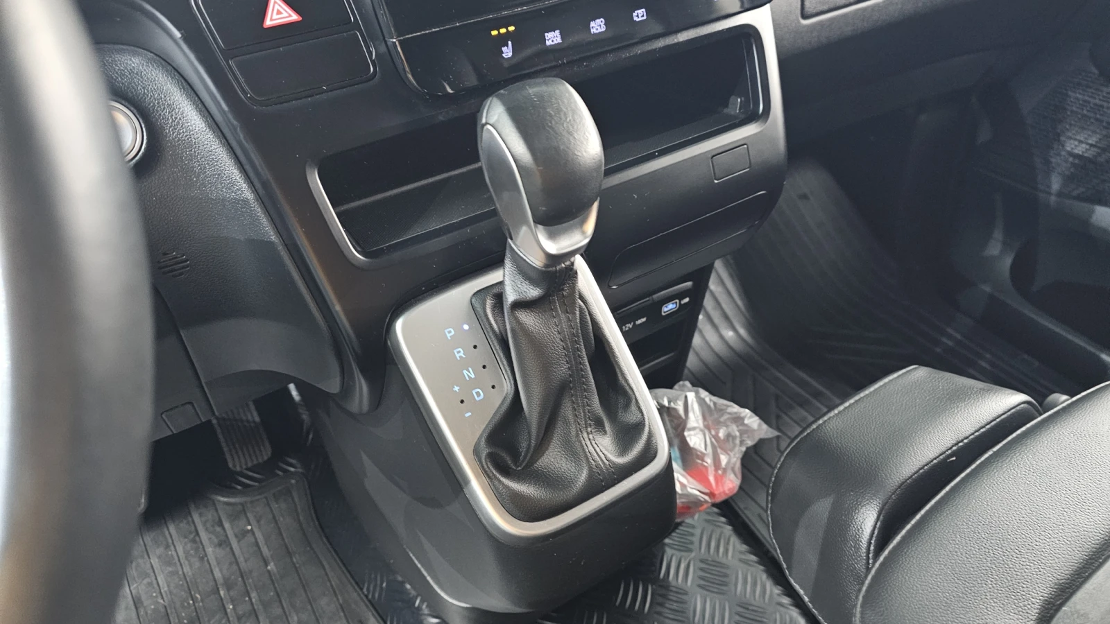Hyundai Staria Modern* BLIND SPOT* ПОДГРЕВ ВОЛАН* КРАЙНА ЦЕНА, снимка 9 - Автомобили и джипове - 55318964