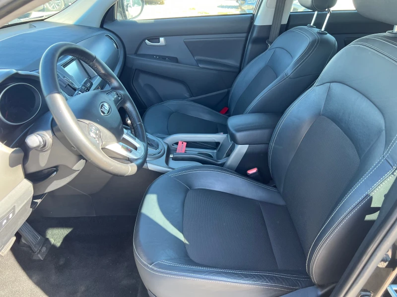 Kia Sportage 2.0 CRDI 4X4 , снимка 9 - Автомобили и джипове - 51532480