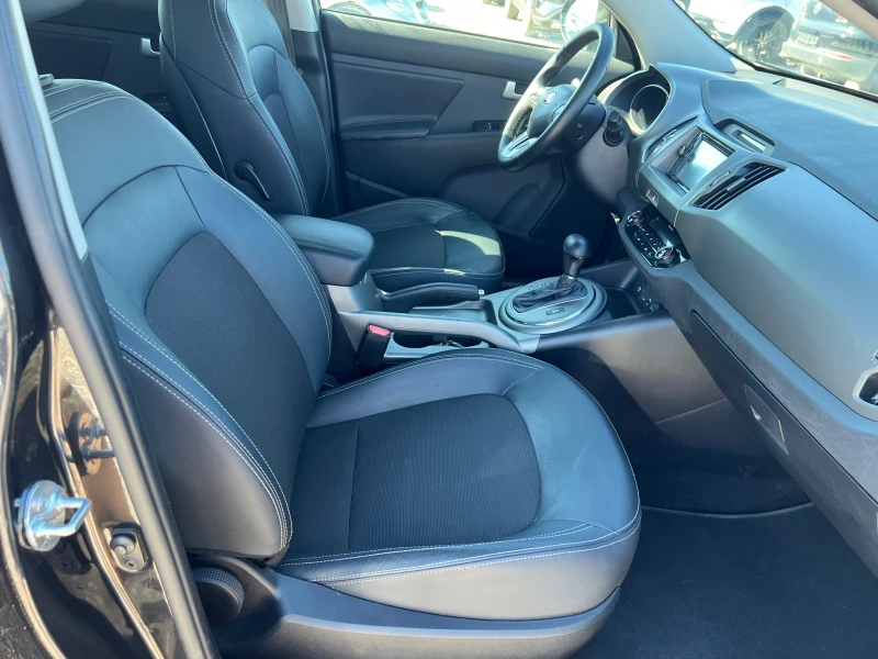 Kia Sportage 2.0 CRDI 4X4 , снимка 12 - Автомобили и джипове - 51532480