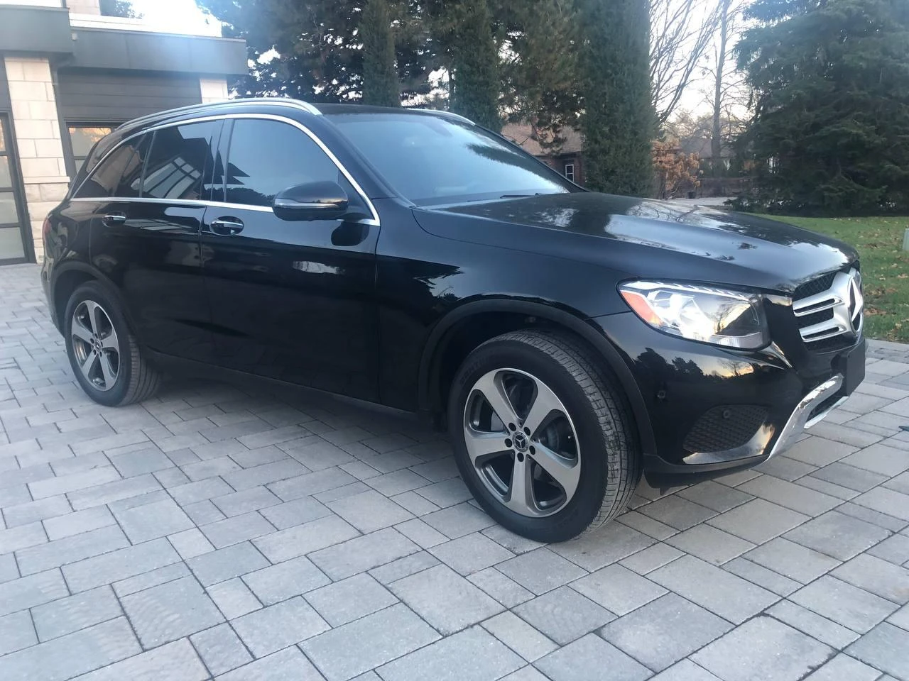Mercedes-Benz GLC 300 * АВТО КРЕДИТ* ЦЕНА ДО БГ * СЕРВИЗНА ИСТОРИЯ * , снимка 1