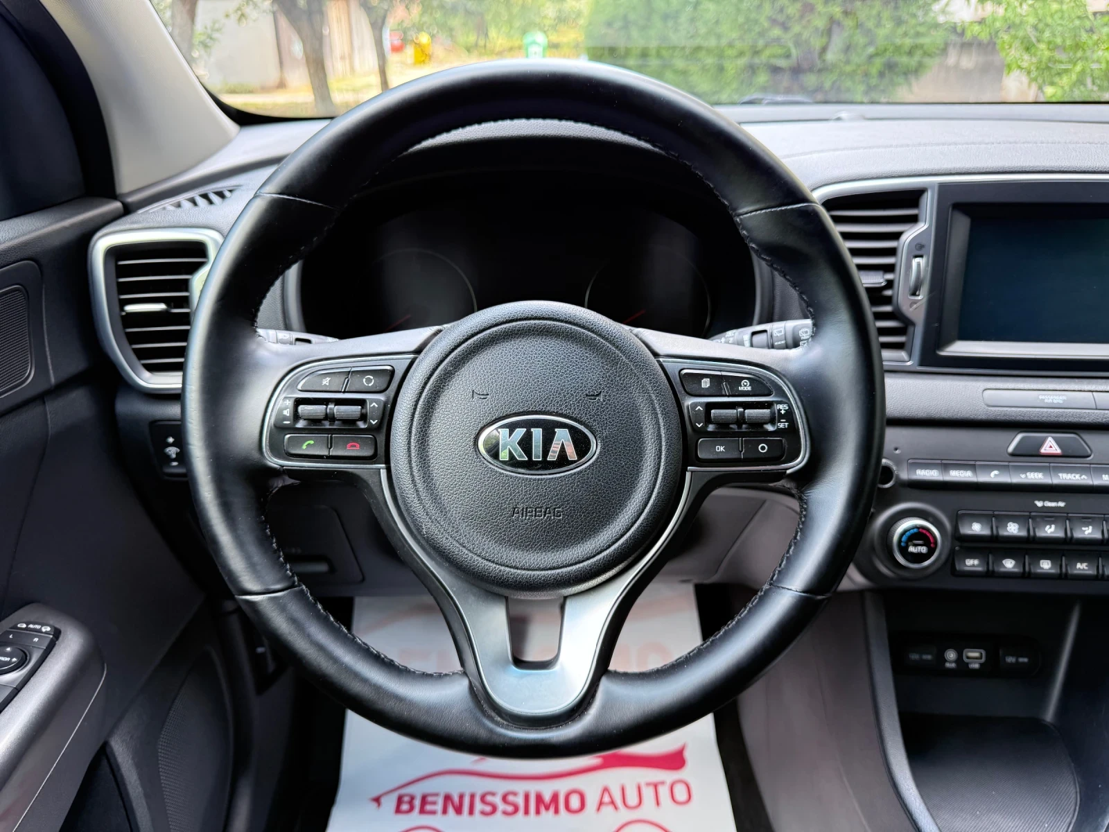 Kia Sportage * 1.7CRDI* PANORAMA* CAMERA* NAVI* KOJA* SMOKY GRE - изображение 10