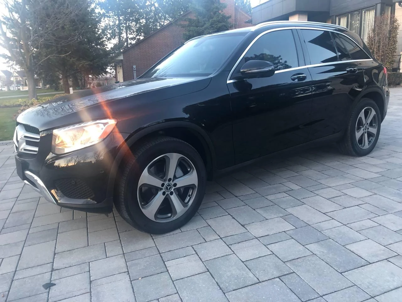 Mercedes-Benz GLC 300 * АВТО КРЕДИТ* ЦЕНА ДО БГ * СЕРВИЗНА ИСТОРИЯ *  - изображение 4