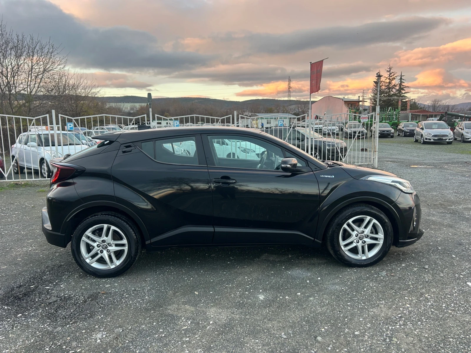 Toyota C-HR FACELIFT / 1.8 HYBRID / 6 /  /  | Mobile.bg   4