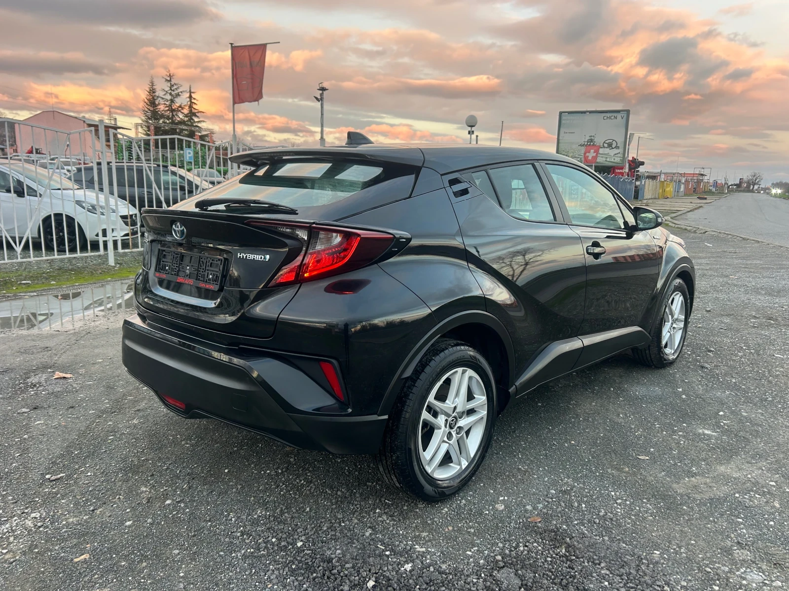 Toyota C-HR FACELIFT / 1.8 HYBRID / 6 /  /  | Mobile.bg   5