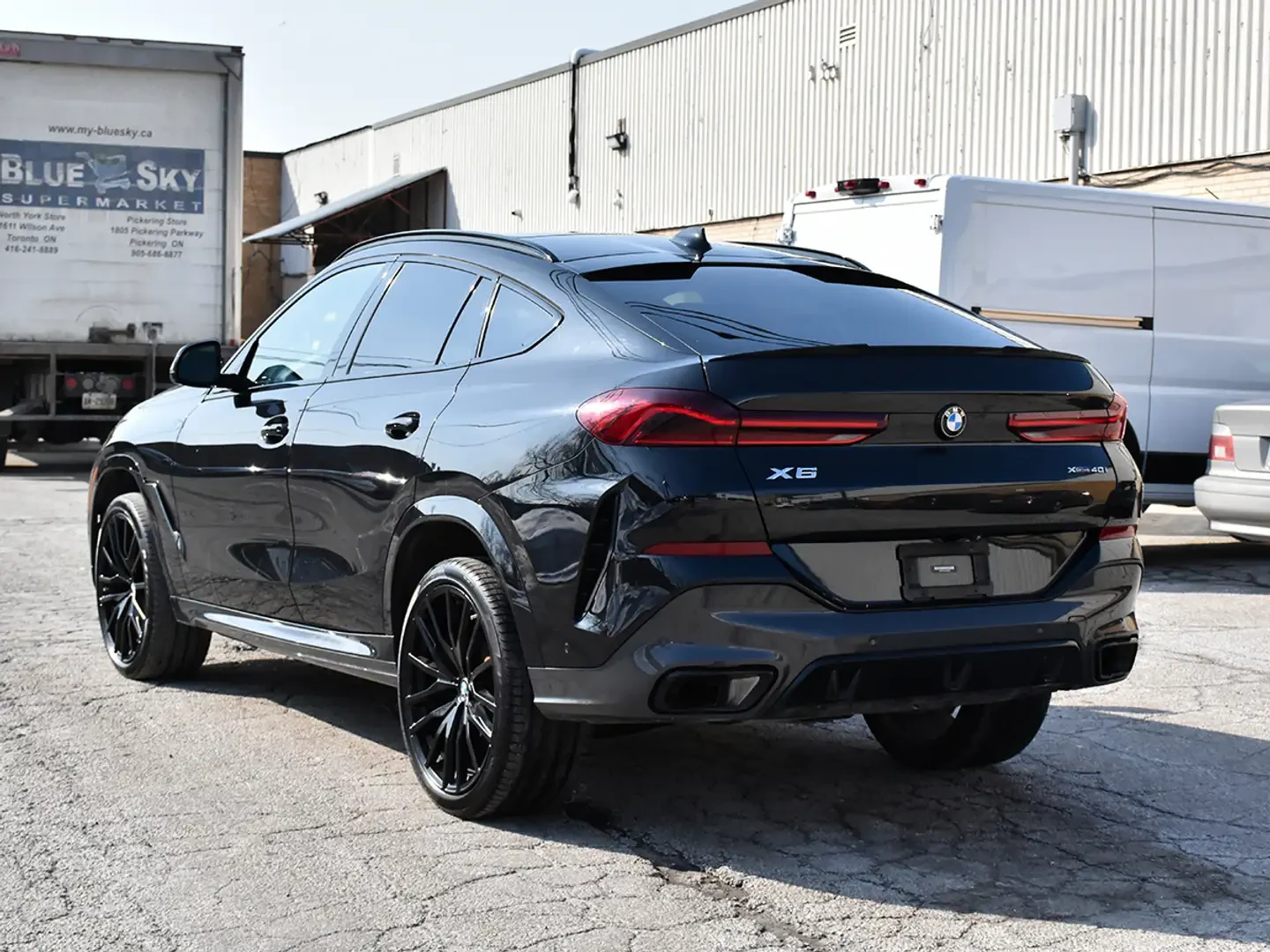 BMW X6 40i* M-PACK* HARMAN* KEYLESS* ВЪЗДУХ* 1 СОБСТВЕНИК, снимка 5 - Автомобили и джипове - 53736547