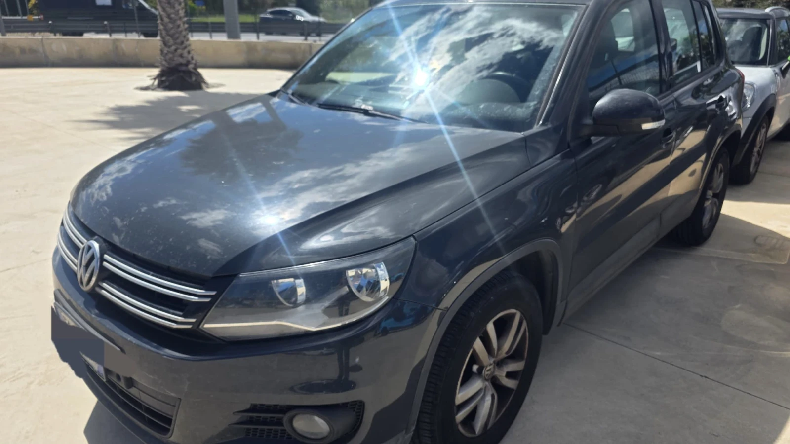VW Tiguan 2.0 TDI BlueMotion, снимка 2 - Автомобили и джипове - 54228660