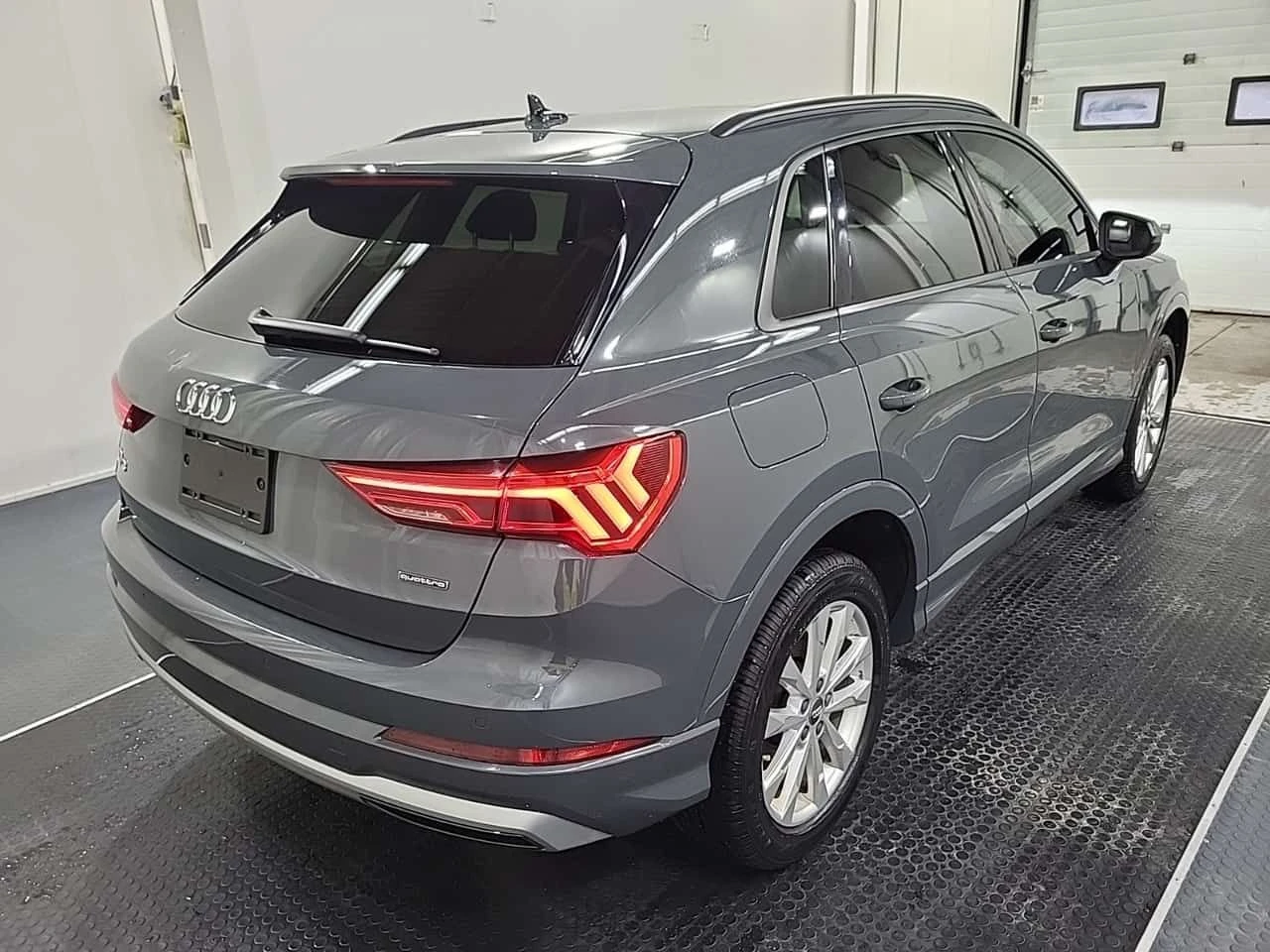 Audi Q3 * CARFAX * ПАНОРАМА * БЕЗ ИНЦИДЕНТИ * , снимка 3 - Автомобили и джипове - 54365919