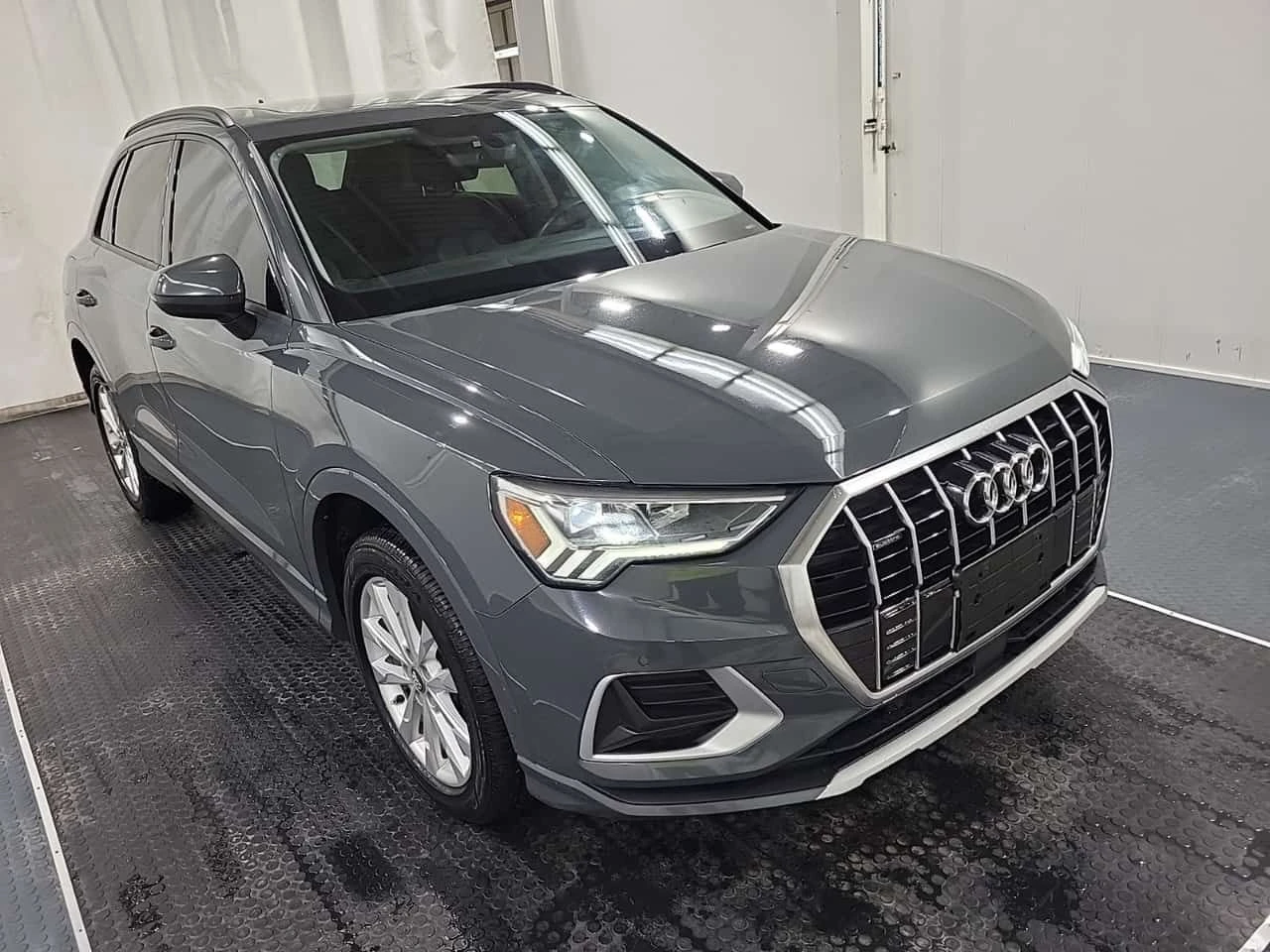 Audi Q3 * CARFAX * ПАНОРАМА * БЕЗ ИНЦИДЕНТИ * , снимка 2 - Автомобили и джипове - 54365919