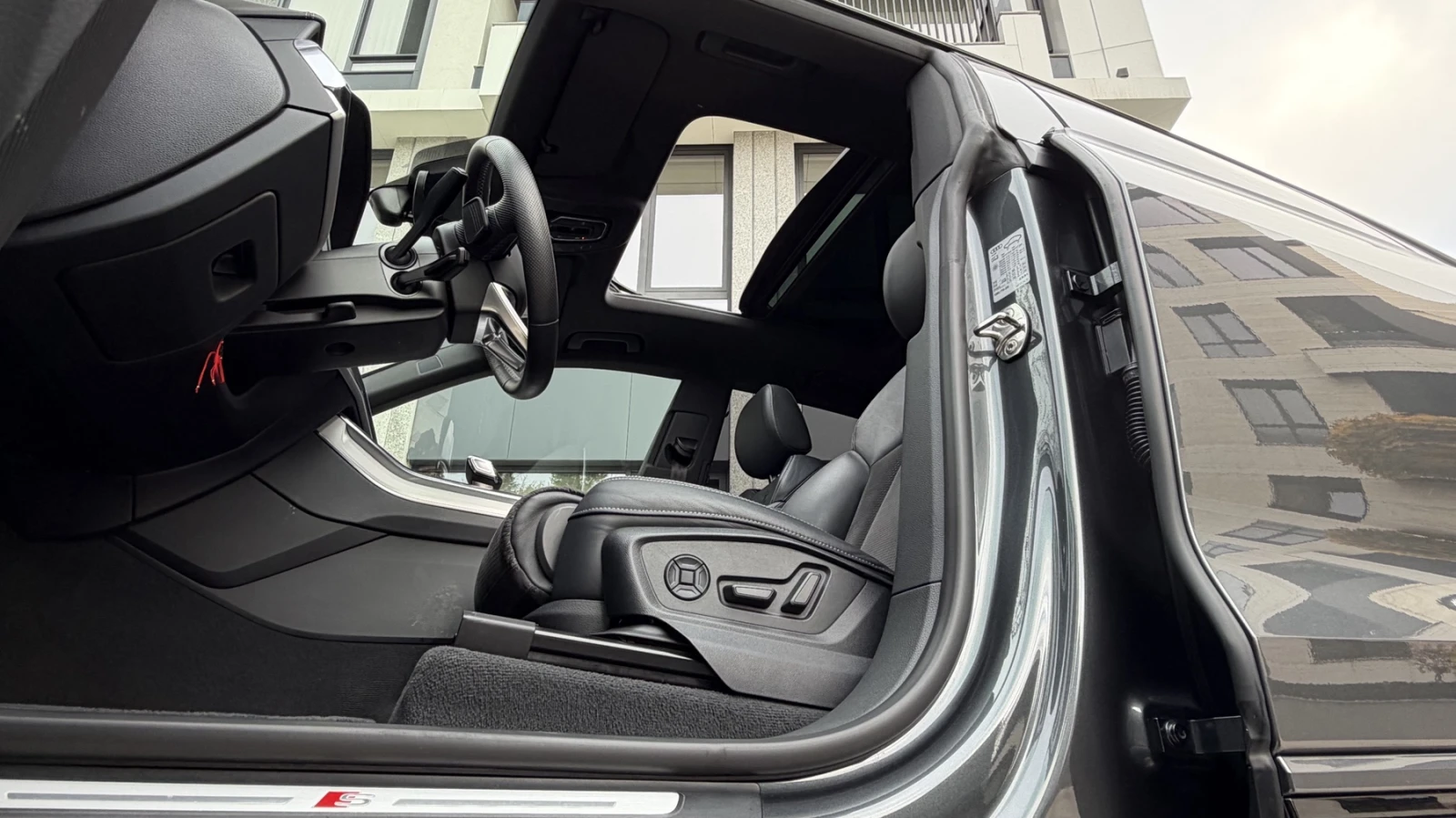Audi Q8 S line/ABT/B&O/360/Matrix/Panorama/Vakum/HeadUP, снимка 8 - Автомобили и джипове - 54907345